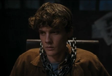 Кадр из сериала Уэнсдей 2022-2025