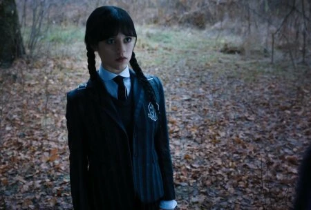 Кадр из сериала Уэнсдей 2022-2025